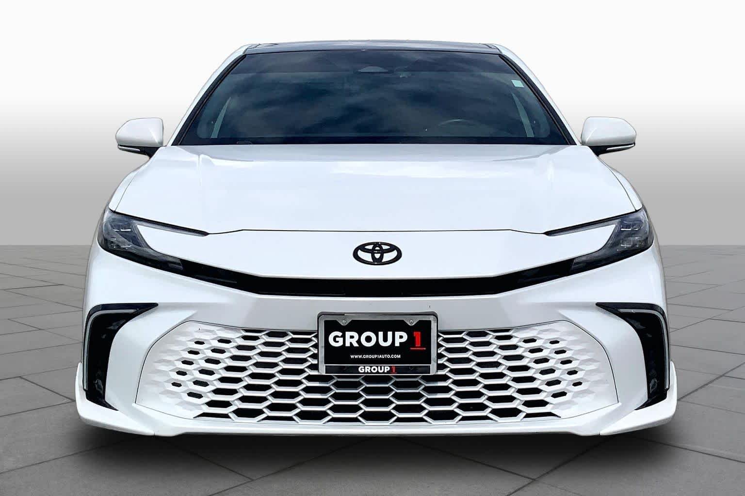 Used 2025 Wind Chill Pearl Toyota XSE image 4