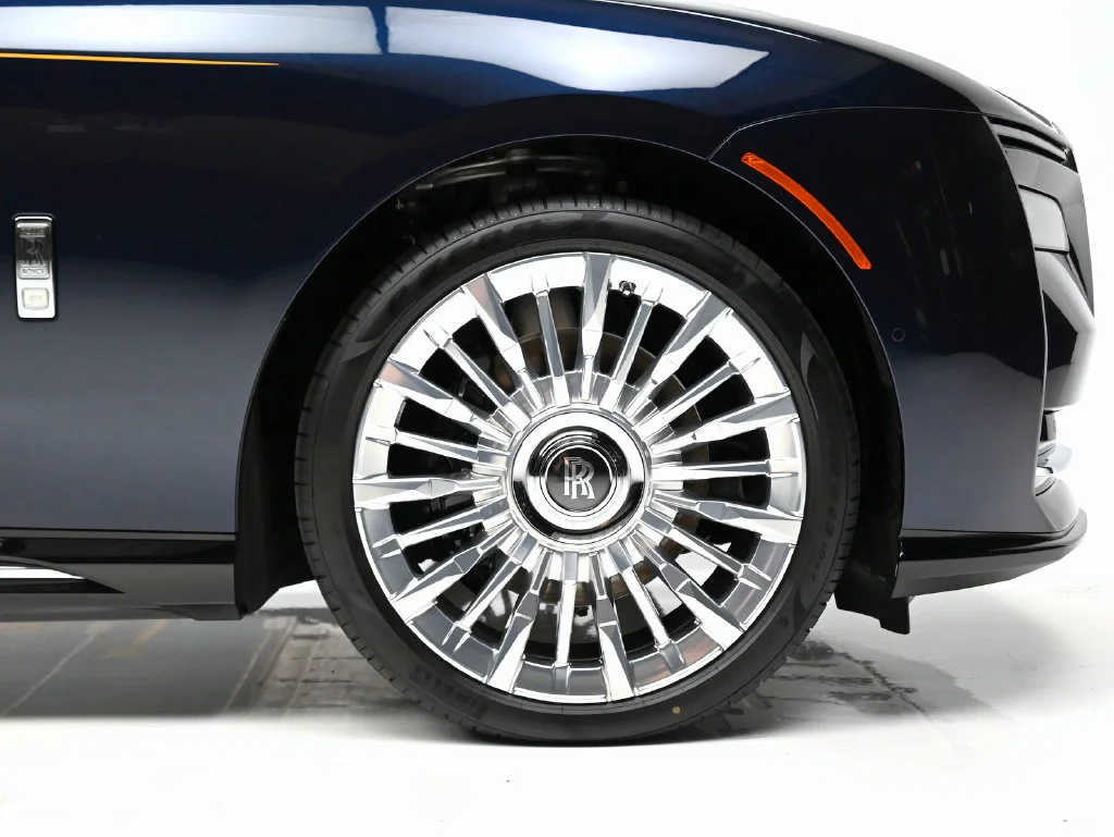 New 2027 Midnight Sapphire Rolls-Royce  image 6
