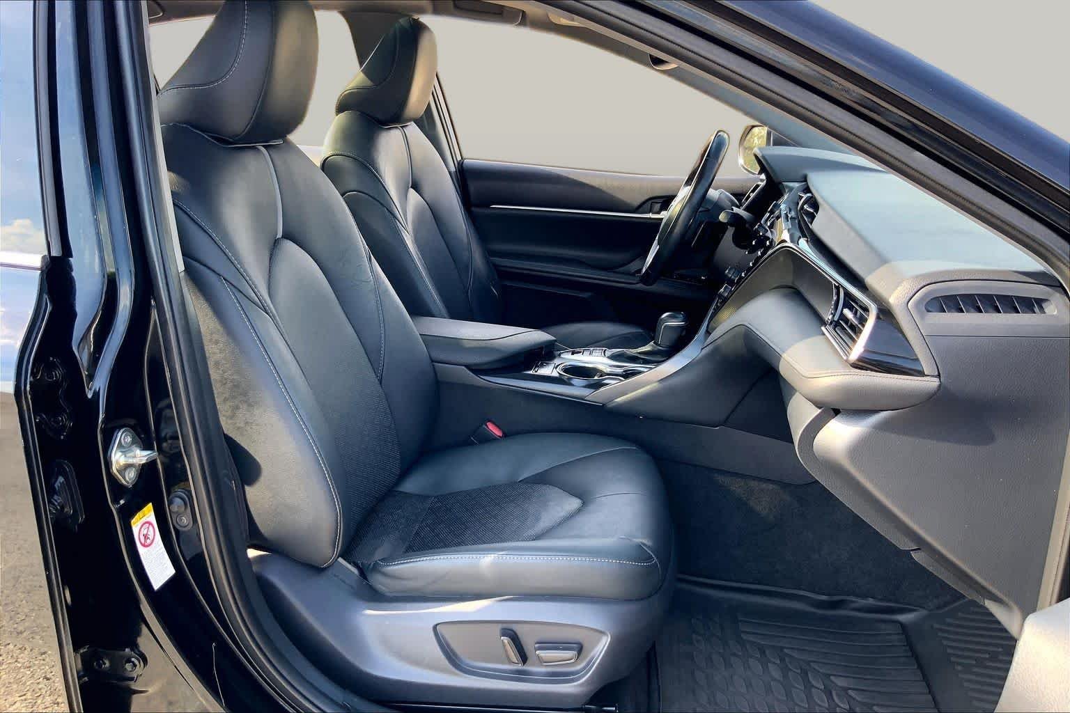 Used 2019 Midnight Black Metallic Toyota XSE image 9