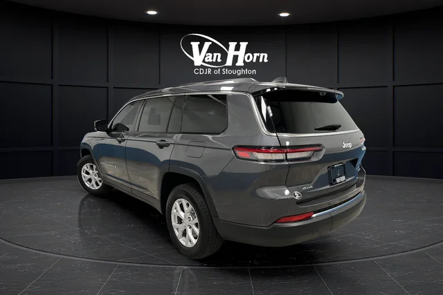 Used 2023 Gray Metallic Jeep Limited image 5
