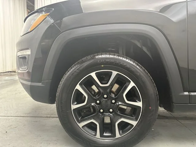 Used 2019 Black Jeep Trailhawk image 21