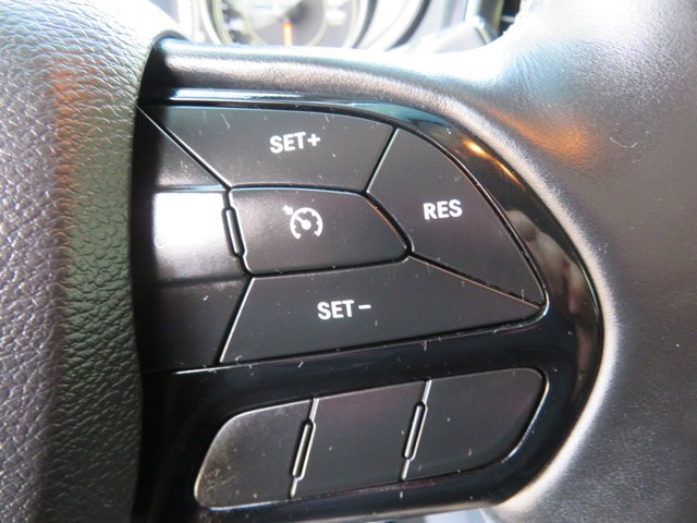 Used 2019 Diamond Black Crystal Pearlcoat Jeep Altitude image 29