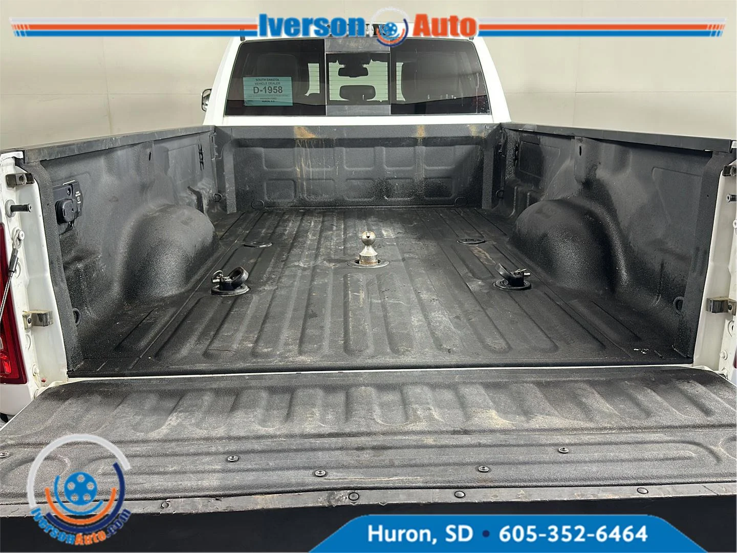 Used 2022 Bright White Clearcoat Ram Laramie image 9