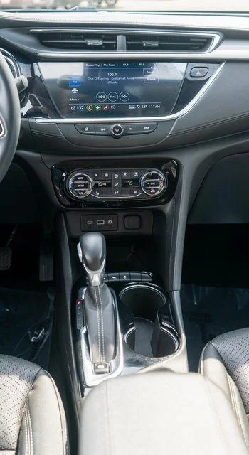 Used 2023 Black Buick Essence image 17