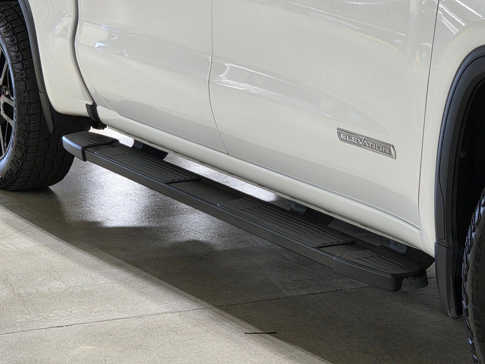 Used 2021 Summit White GMC Elevation image 11