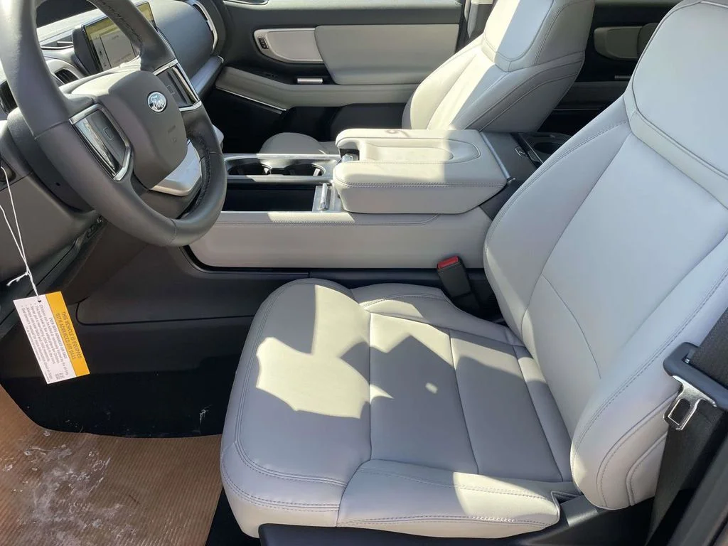 New 2026 Star White Metallic Tri-Coat Ford MAX Active image 13