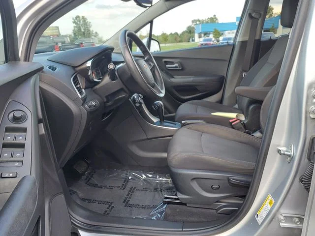 Used 2017 Silver Chevrolet LT image 20