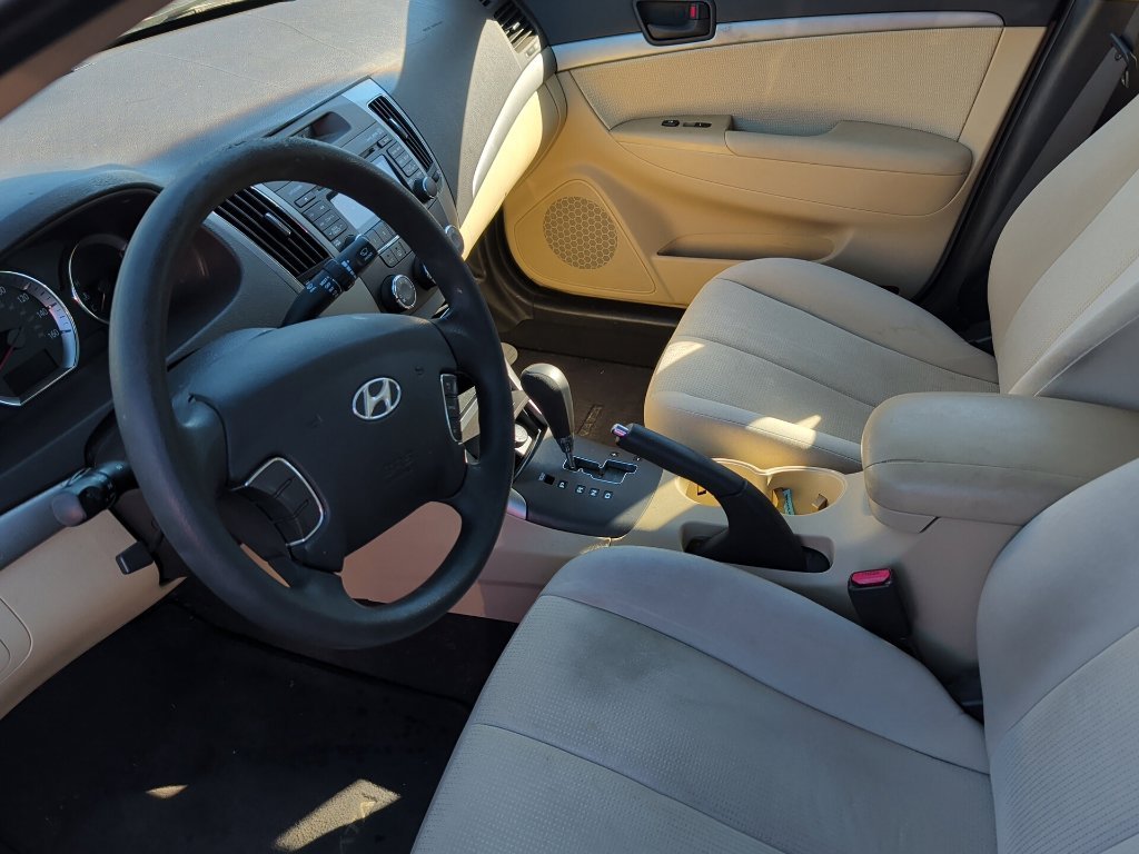 Used 2010 Beige Hyundai GLS image 2