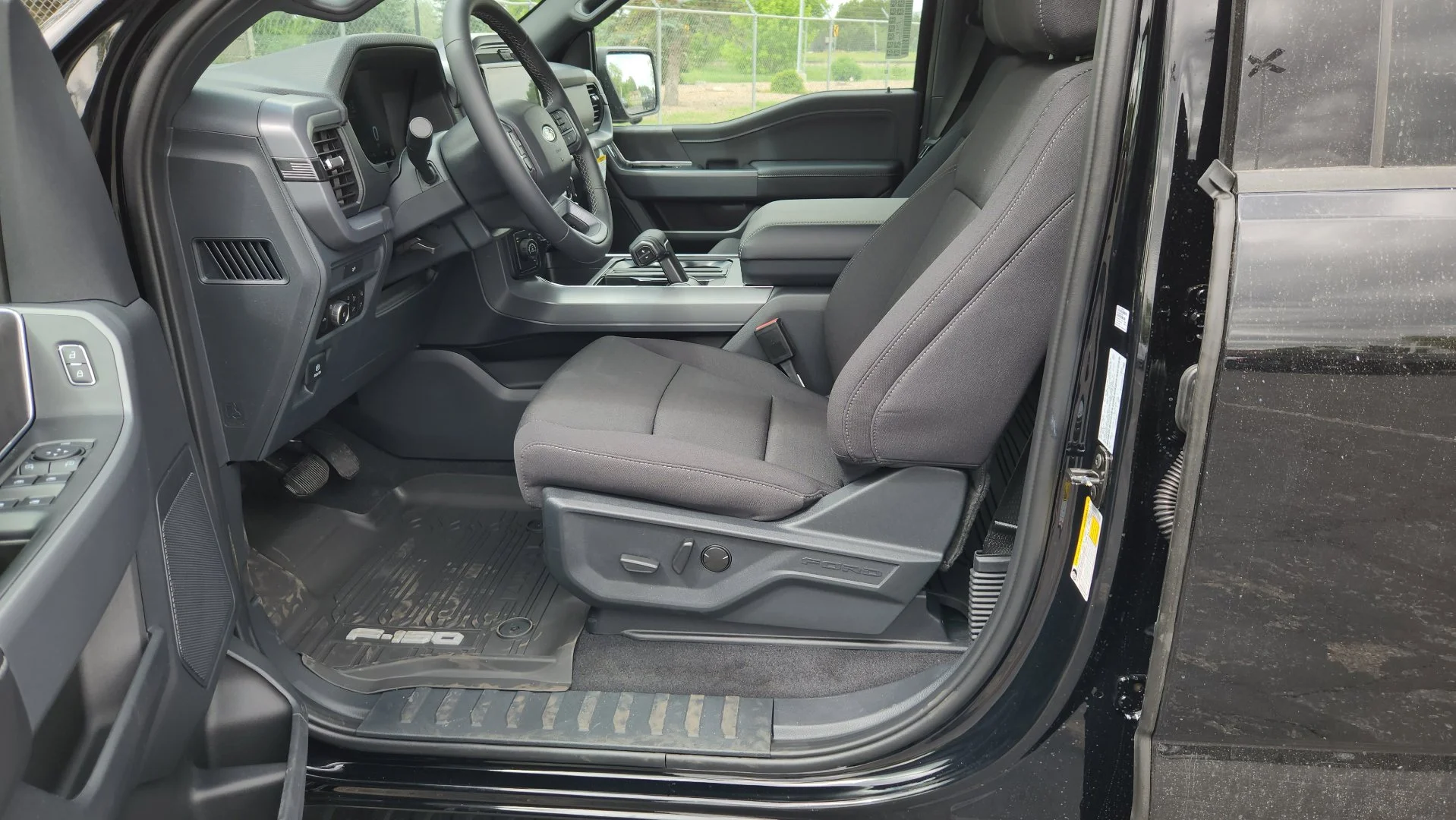 New 2026 Agate Black Metallic Ford XLT image 24