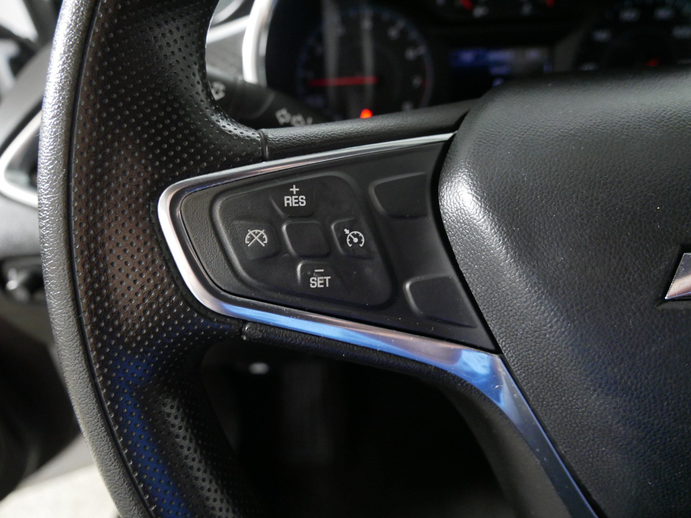 Used 2020 SUMMIT WHITE Chevrolet LT image 27