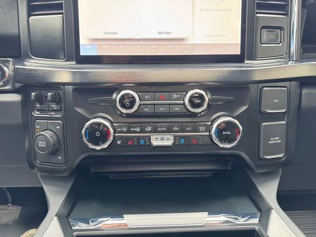 Used 2025  Ford Lariat image 23