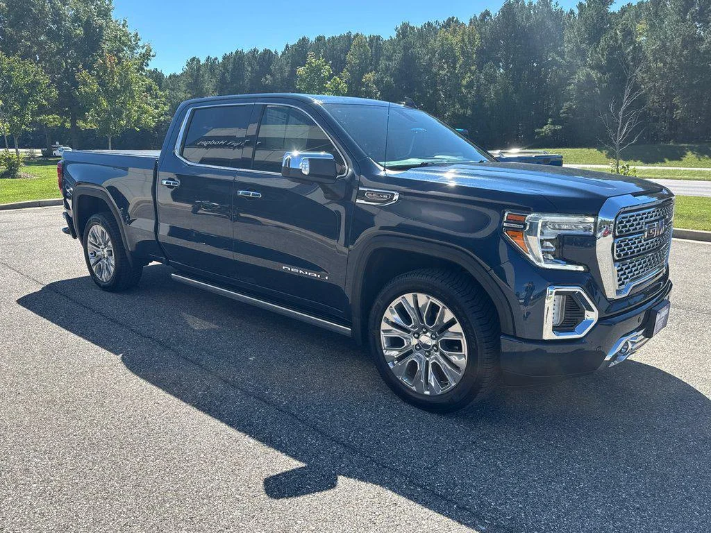 Used 2022 Pacific Blue Metallic GMC 
