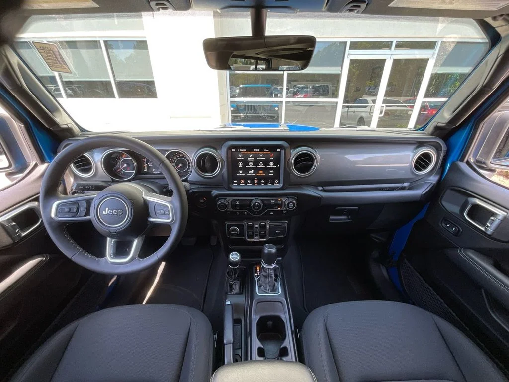 Used 2023 Blue Jeep Sahara image 18