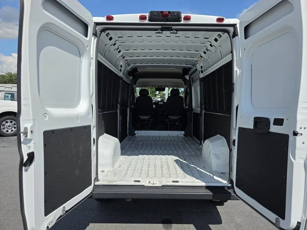 Used 2023 White Ram  image 12