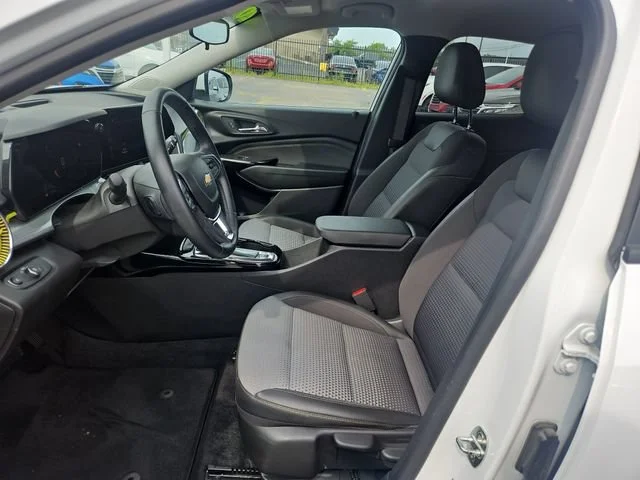 Used 2024 Summit White Chevrolet LT image 10