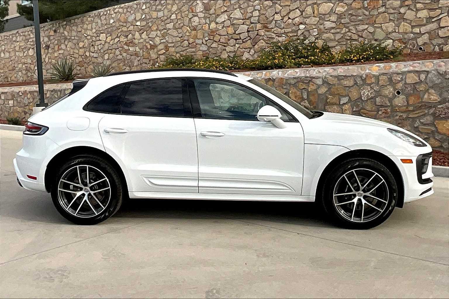 2026 Porsche Macan - Photo 8