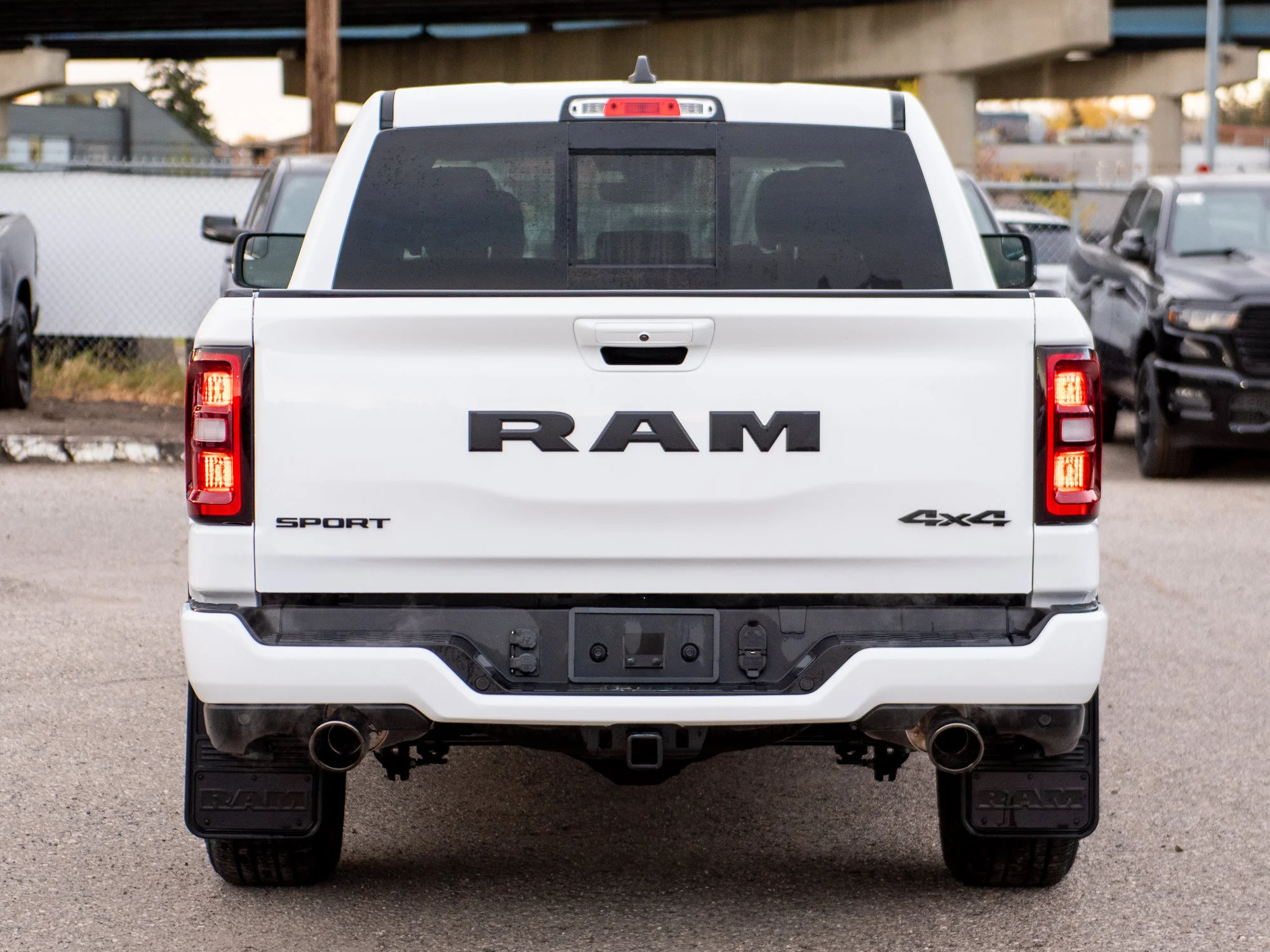 New 2026 White RAM Sport* Crew Cab 4x4, Panoramic Sunroof, Heated Seats/Wheel, Alpine Audio image 4