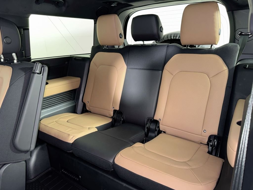 New 2026 Santorini Black Land Rover V8 image 22