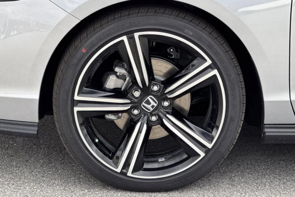 New 2026 Solar Silver Metallic Honda SE image 31