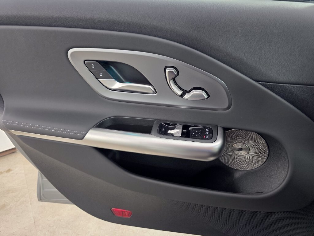 New 2027 MANUFAKTUR Alpine Grey Mercedes-Benz CLA 350 image 17