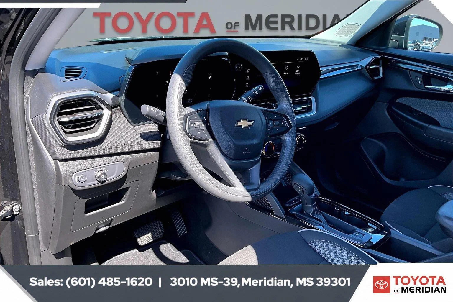 Used 2025 Mosaic Black Metallic Chevrolet LT image 12