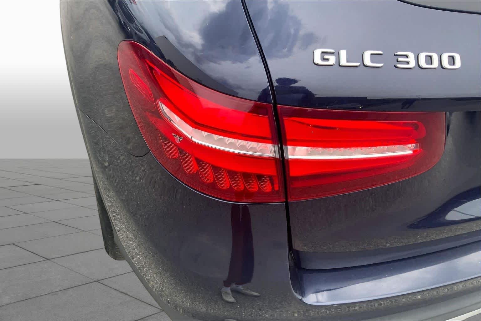 Used 2019 Lunar Blue Metallic Mercedes-Benz GLC 300 image 28