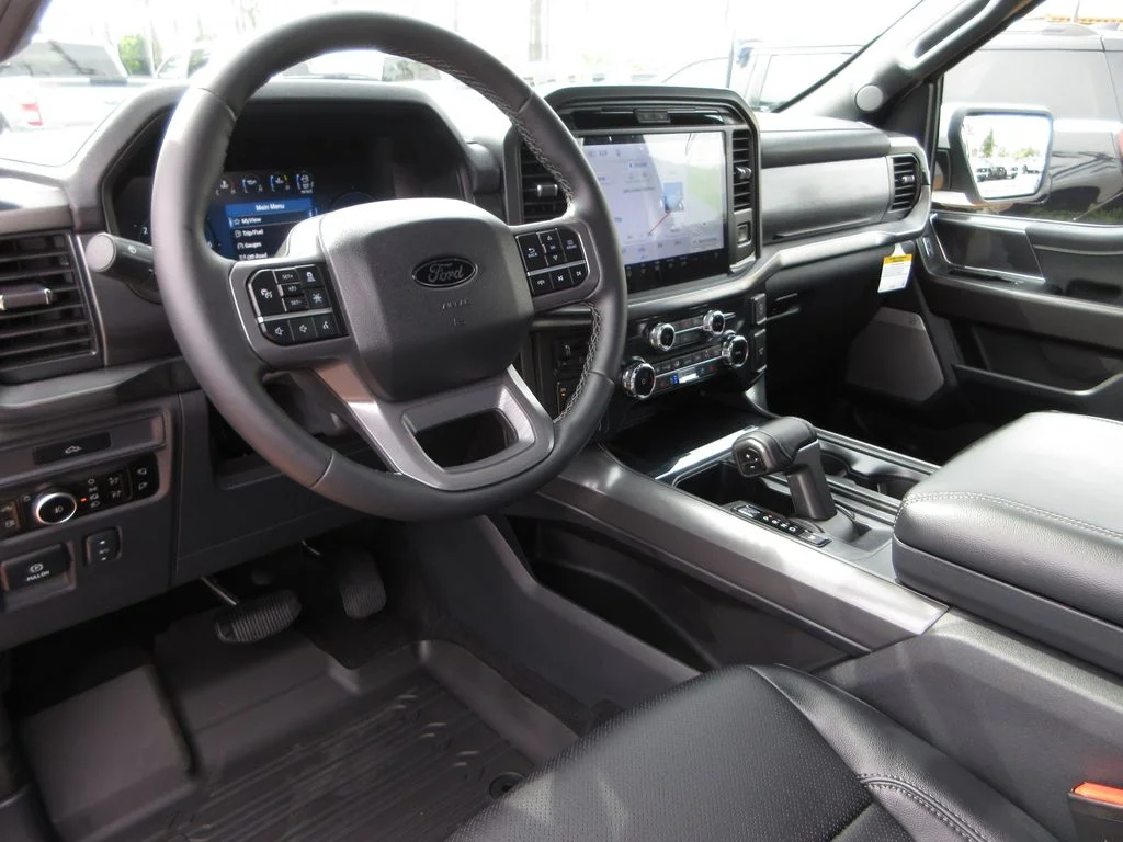New 2026 Star White Metallic Tri-Coat Ford Lariat image 13