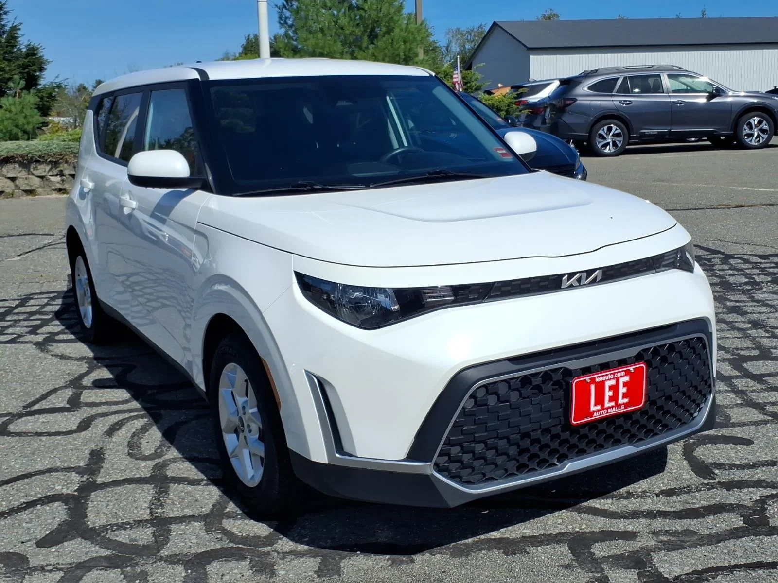 Used 2024 Snow White Pearl Kia LX image 3