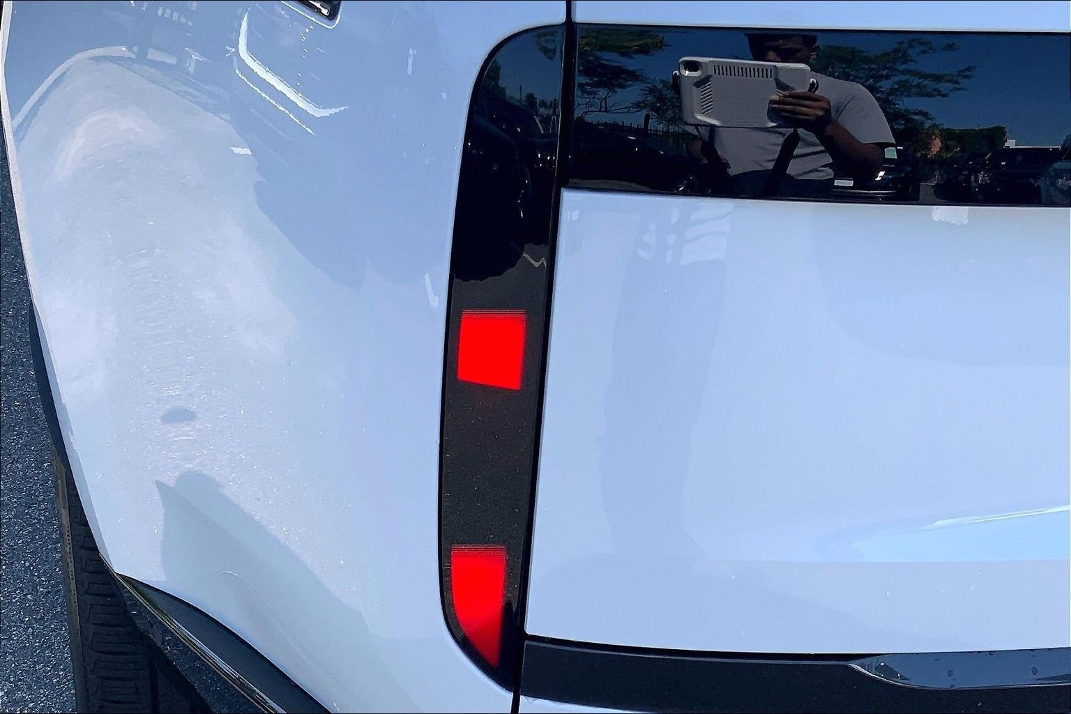 New 2026 Fuji White Land Rover SE image 14