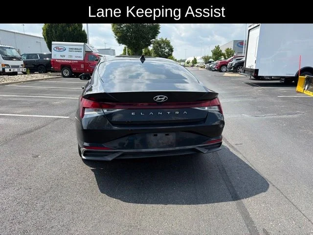 Used 2022 Black Hyundai SEL image 4