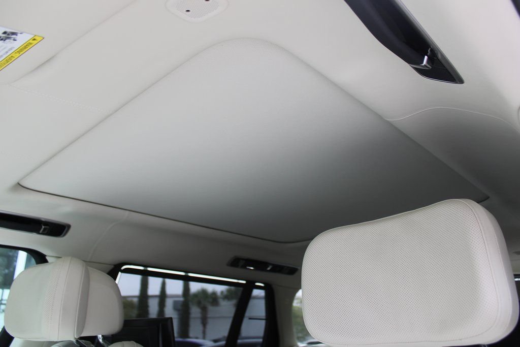 Used 2024 White Land Rover SV image 56