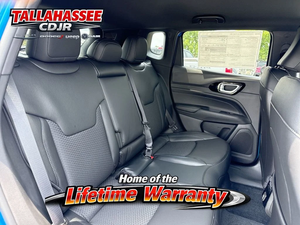 New 2026 Hydro Blue Pearl-Coat Exterior Paint Jeep Latitude image 27