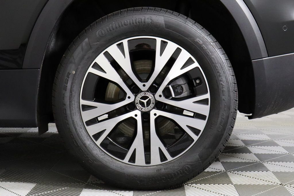 Used 2025 Black Mercedes-Benz GLB 250 image 13