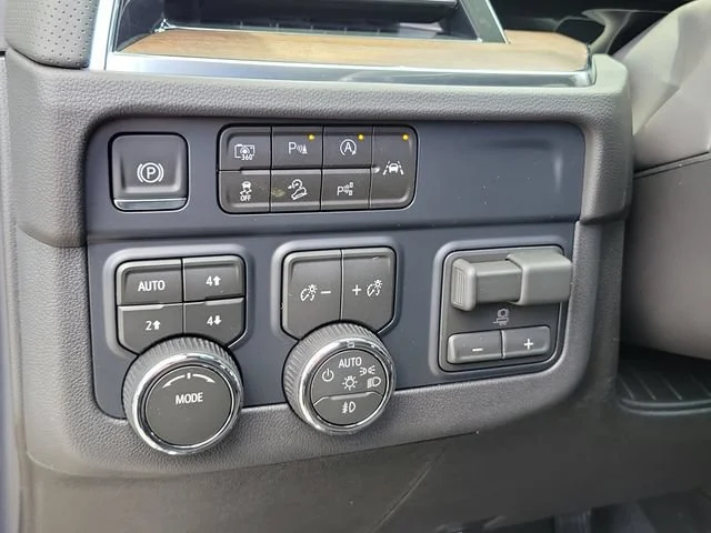 2026 Chevrolet Suburban High Country - Photo 24