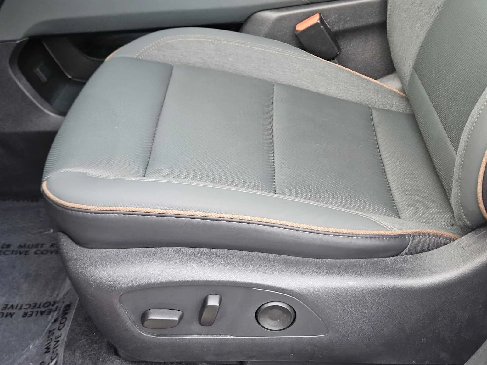 Used 2025 Summit White GMC AWD AT4 image 19