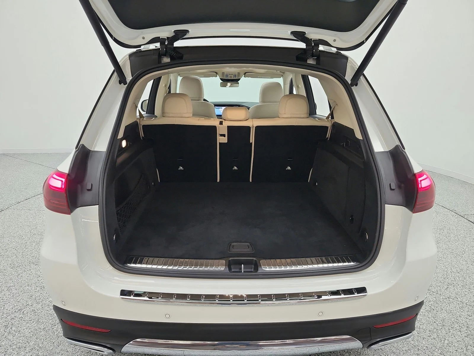 Used 2024 Polar White Mercedes-Benz GLE 350 4MATIC® SUV image 28