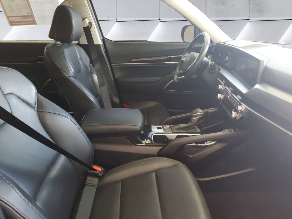 Used 2025 Silver Kia S image 13
