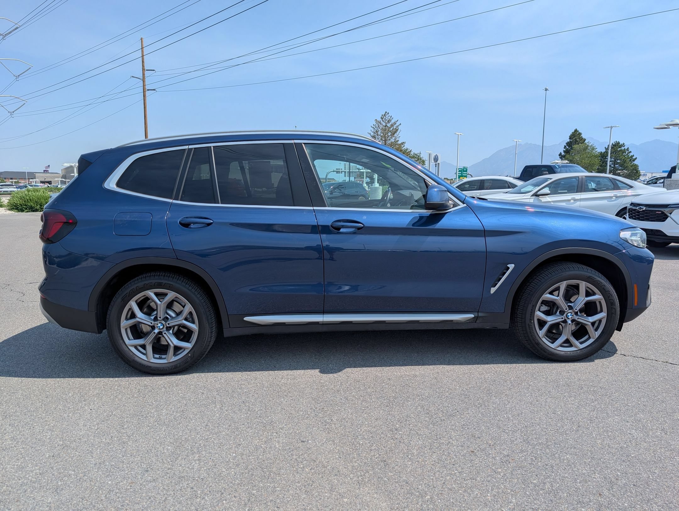 Used 2023 Phytonic Blue Metallic BMW xDrive30i image 2