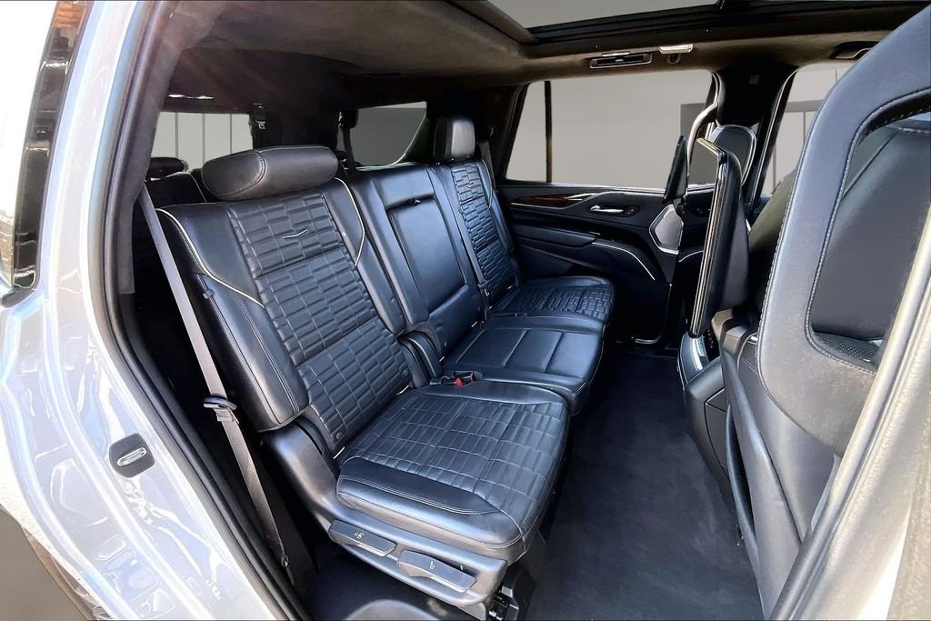 Used 2021 White Cadillac Sport Platinum image 29