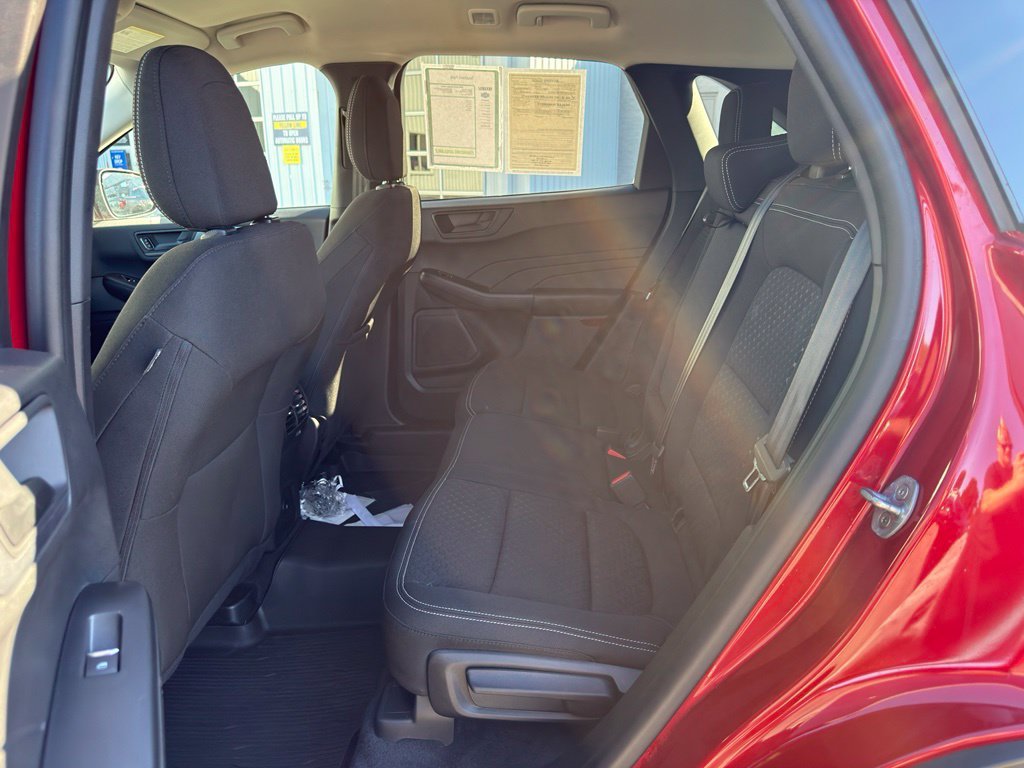 Used 2023 Red Ford Active image 26