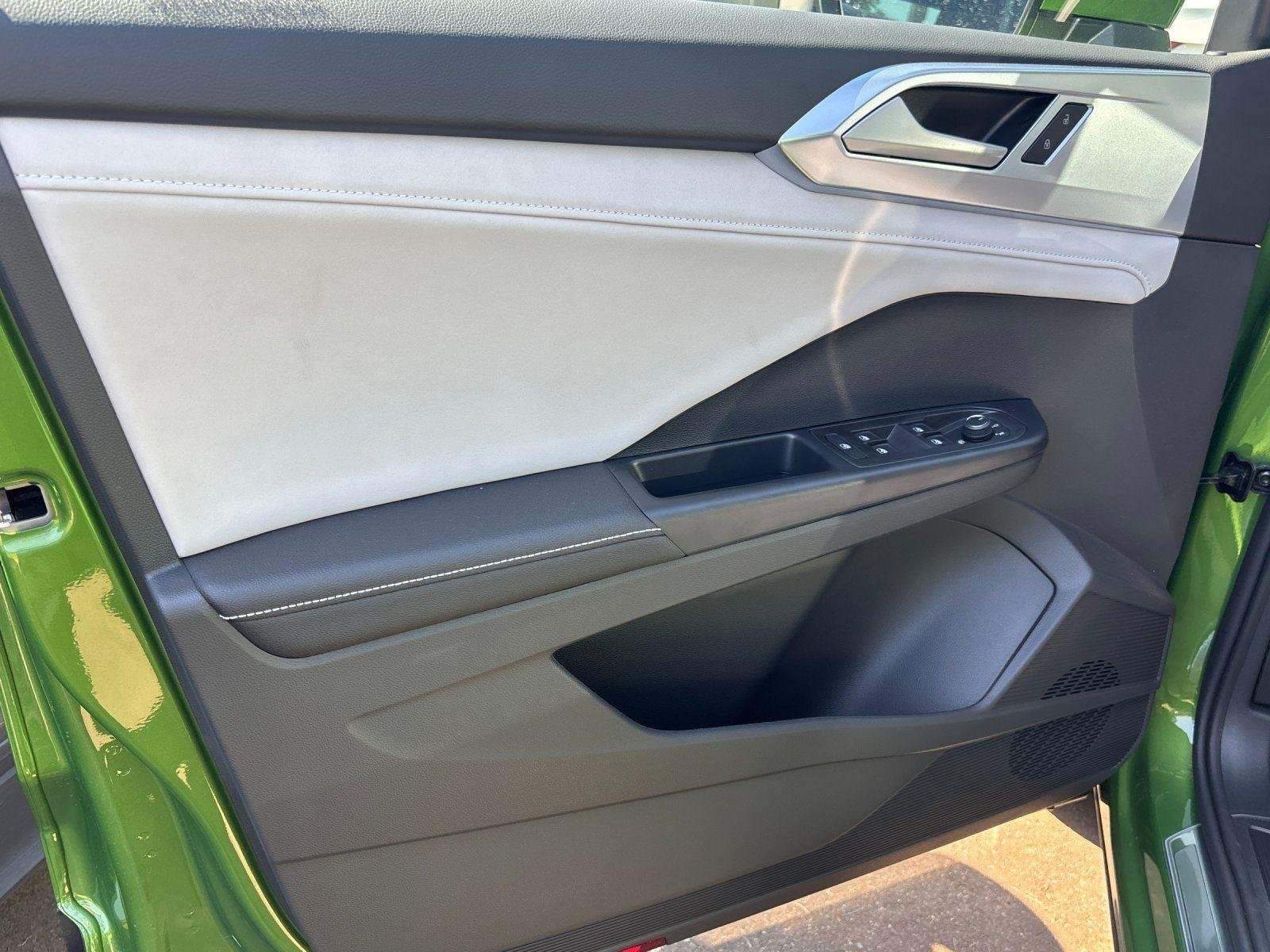 New 2026 Bright Moss Green Metallic Volkswagen SE image 13