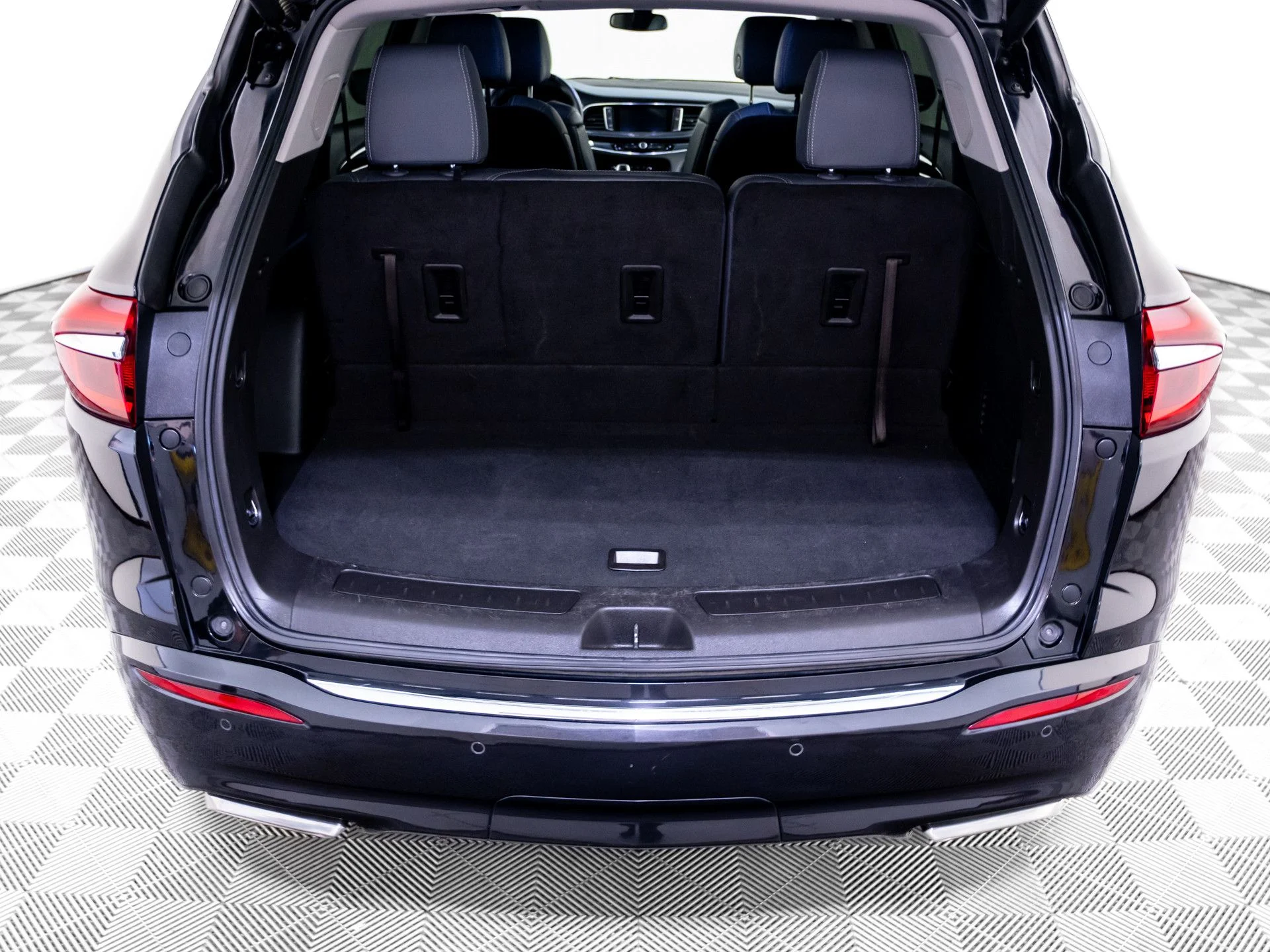 Used 2021 Black Buick Essence image 31