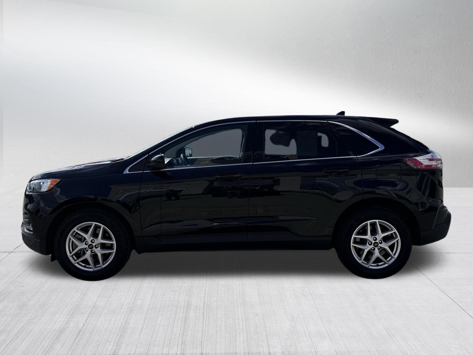 Certified Used 2024 Agate Black Metallic Ford SEL image 4