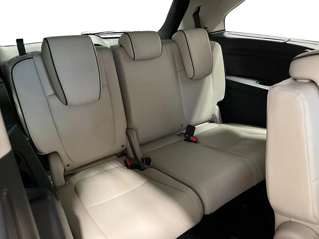 New 2027 Solar Silver Metallic Honda Touring image 26