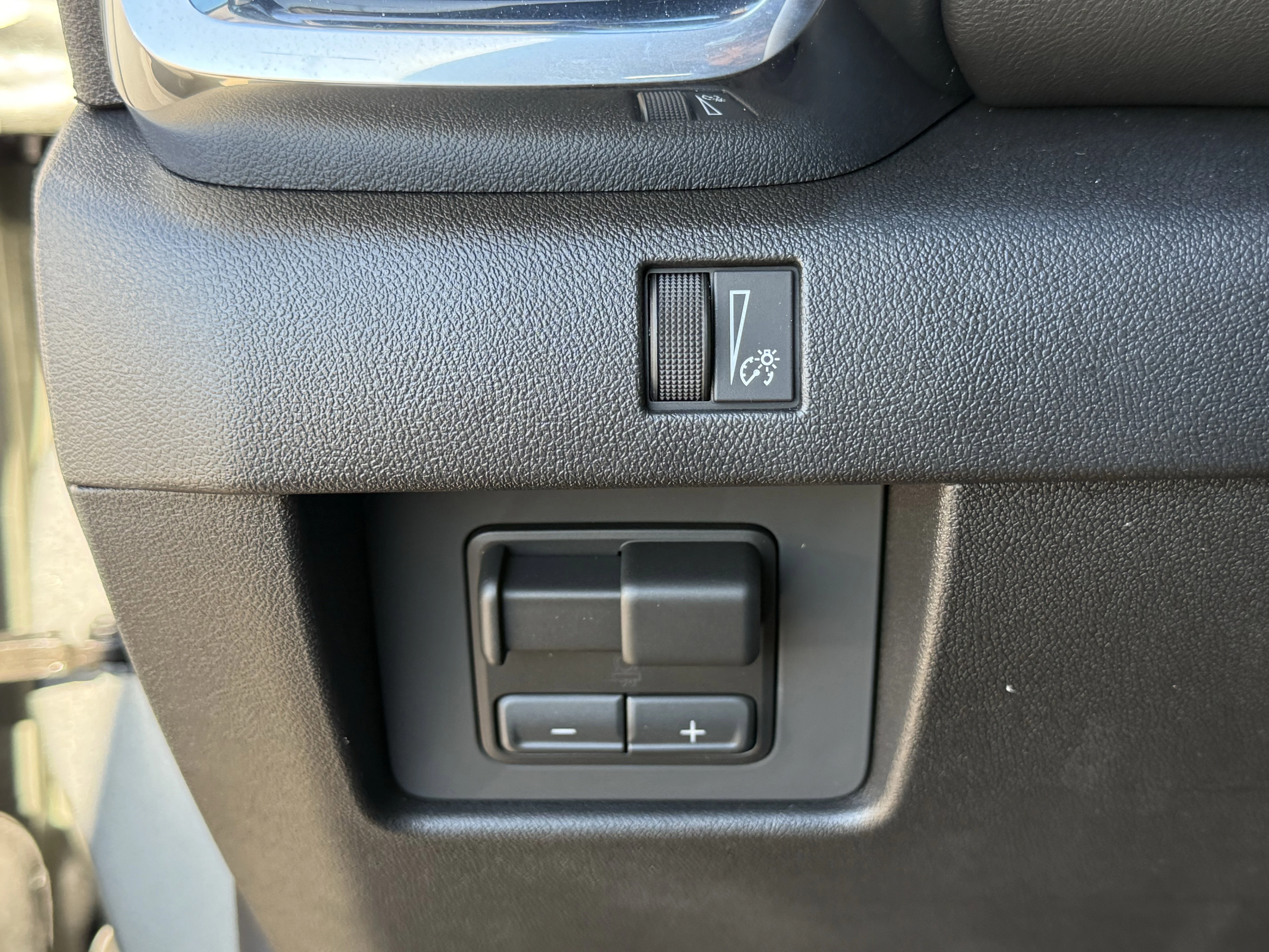 New 2026 Sterling Metallic GMC Elevation image 18