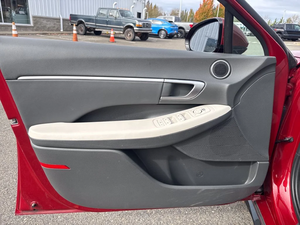 Certified Used 2025 Red Hyundai SEL image 17