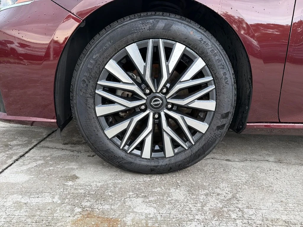 2024 Nissan Altima SV - Photo 11