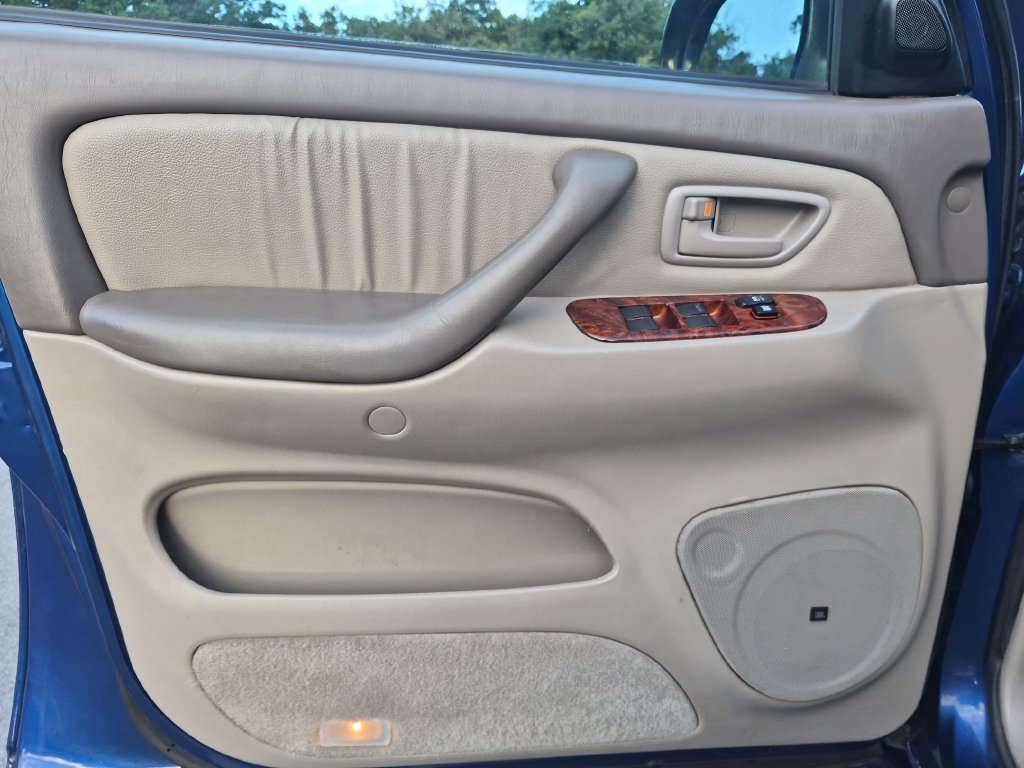 Used 2006  Toyota Limited image 13