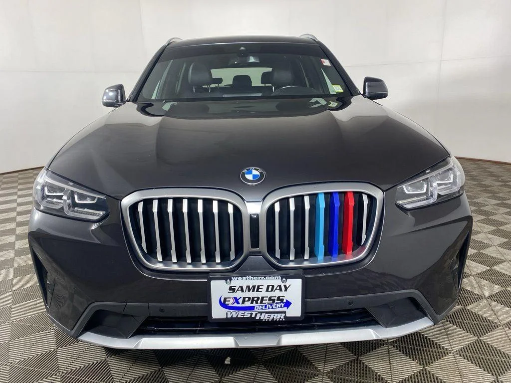Used 2022 Dark Graphite BMW xDrive30i image 11