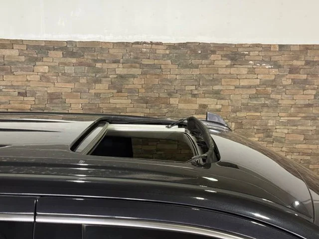Used 2022 Titanium GMC Denali Ultimate image 2